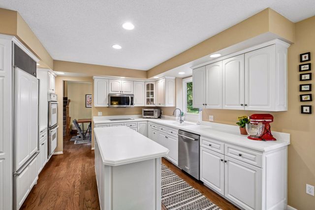 4615 Saddlewood Drive, Minnetonka, MN 55345