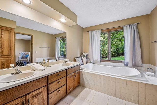4615 Saddlewood Drive, Minnetonka, MN 55345
