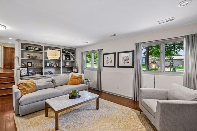 4615 Saddlewood Drive, Minnetonka, MN 55345