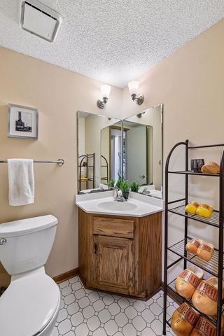 4615 Saddlewood Drive, Minnetonka, MN 55345