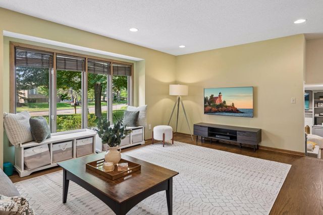 4615 Saddlewood Drive, Minnetonka, MN 55345