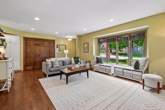 4615 Saddlewood Drive, Minnetonka, MN 55345