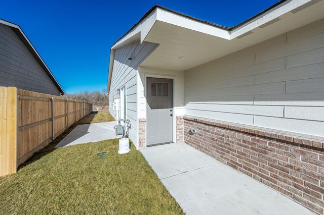 602 Briarbrook Ln, Park City, KS 67147