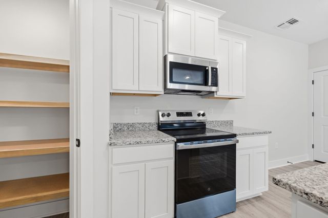 602 Briarbrook Ln, Park City, KS 67147