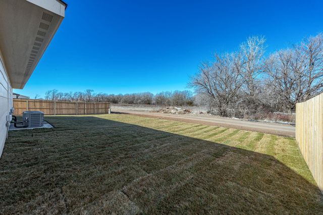 602 Briarbrook Ln, Park City, KS 67147