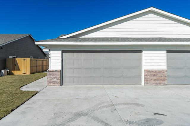 602 Briarbrook Ln, Park City, KS 67147