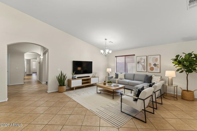 2807 E QUESTA Drive, Phoenix, AZ 85024