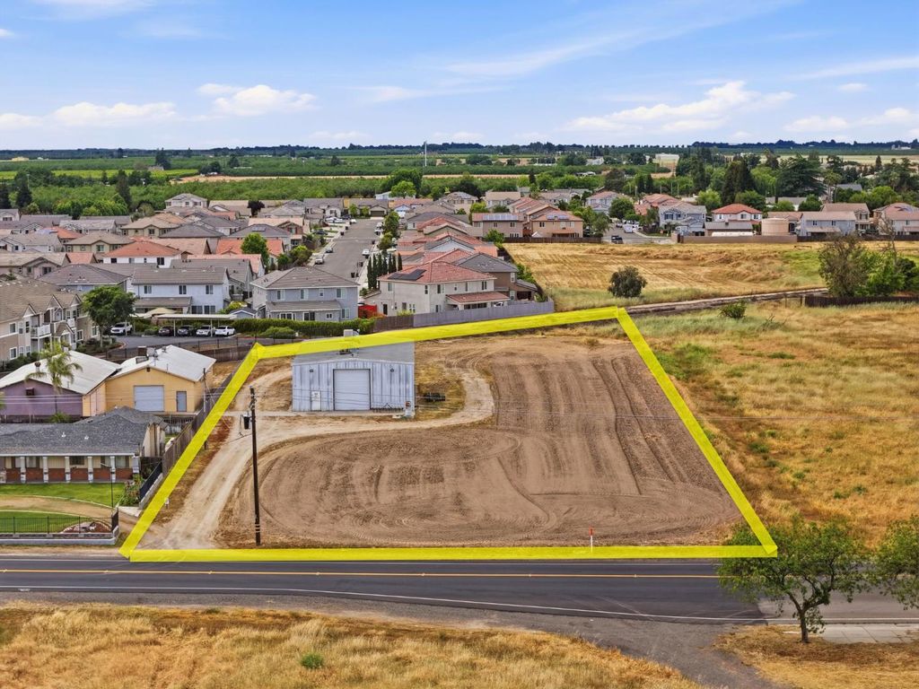 Image 1 of property listing at 1858 Main Street, Livingston, CA 95334