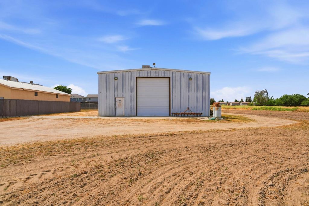 Image 2 of property listing at 1858 Main Street, Livingston, CA 95334
