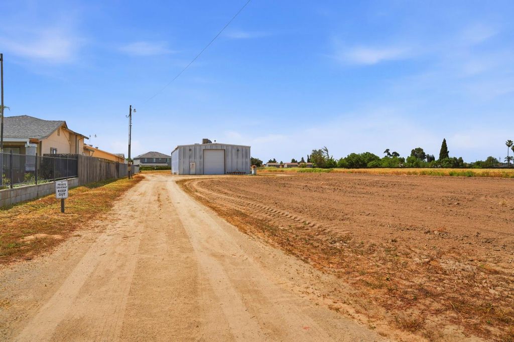 Image 3 of property listing at 1858 Main Street, Livingston, CA 95334