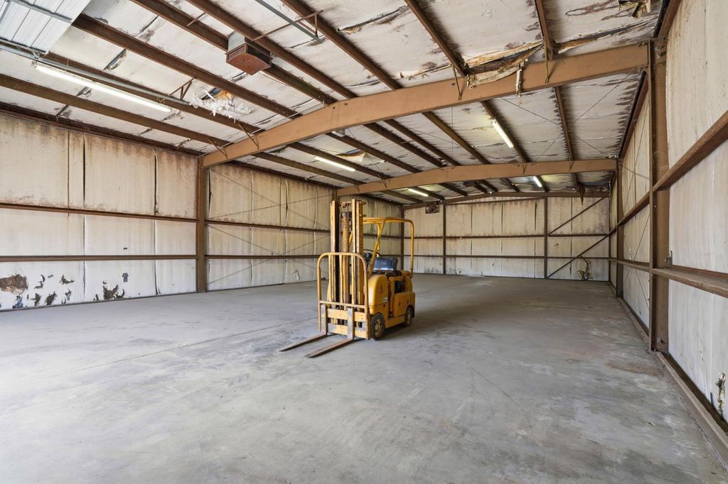 Image 9 of property listing at 1858 Main Street, Livingston, CA 95334