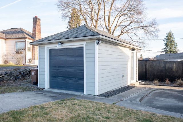 2117 W Knox Ct, Spokane, WA 99205