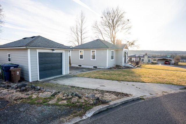2117 W Knox Ct, Spokane, WA 99205