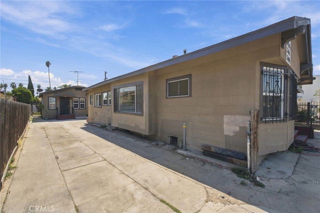 338 W 74th, Los Angeles, CA 90003 — photo 4