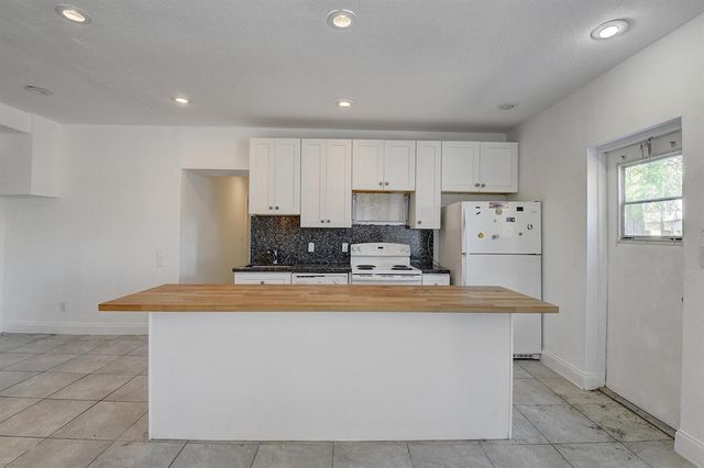 707 SW 9th Court, Delray Beach, FL 33444