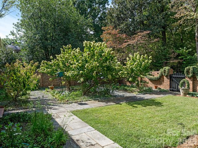 2424 Richardson Drive, Charlotte, NC 28211