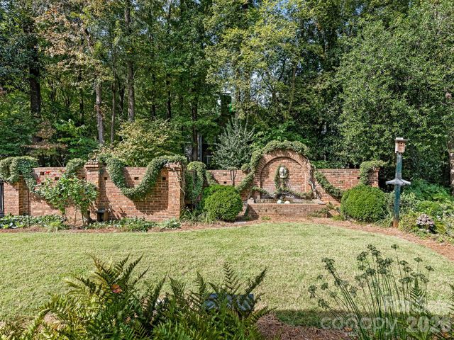 2424 Richardson Drive, Charlotte, NC 28211