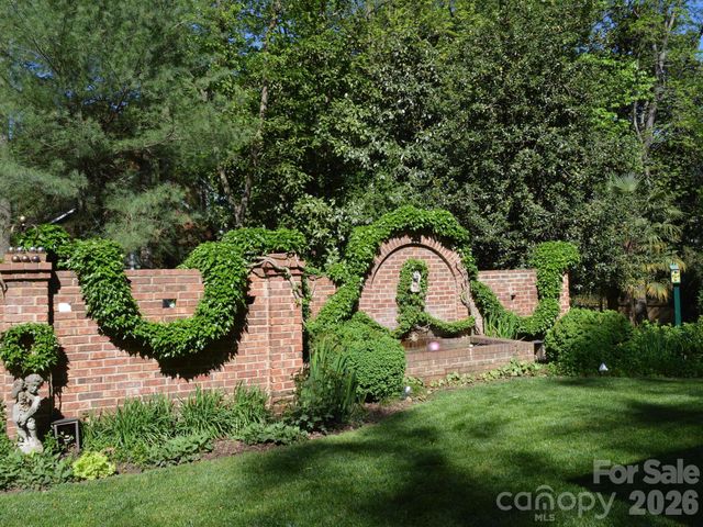 2424 Richardson Drive, Charlotte, NC 28211