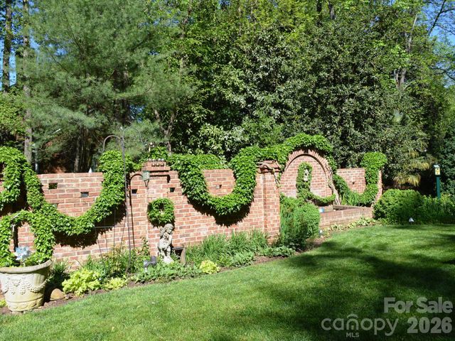 2424 Richardson Drive, Charlotte, NC 28211