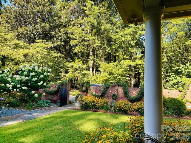 2424 Richardson Drive, Charlotte, NC 28211