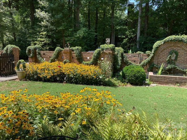 2424 Richardson Drive, Charlotte, NC 28211