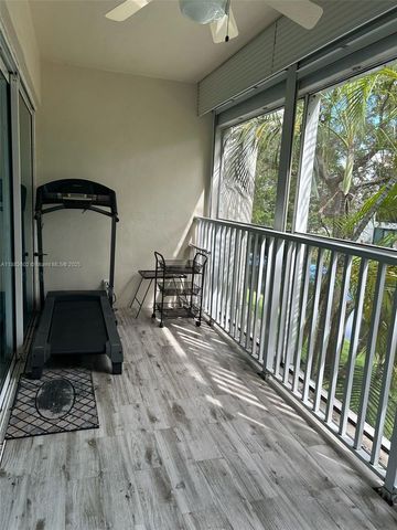 100 Lakeview Dr 207, Weston, FL 33326
