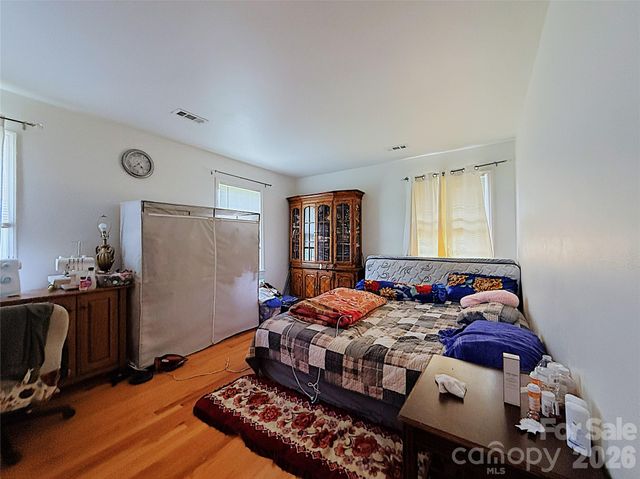 6824 Marlbrook Drive, Charlotte, NC 28212