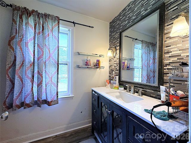 6824 Marlbrook Drive, Charlotte, NC 28212