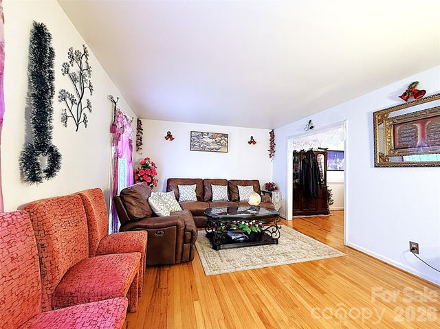 6824 Marlbrook Drive, Charlotte, NC 28212