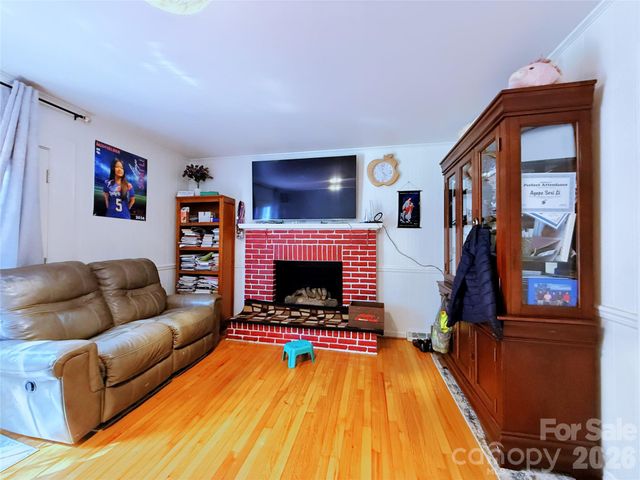 6824 Marlbrook Drive, Charlotte, NC 28212