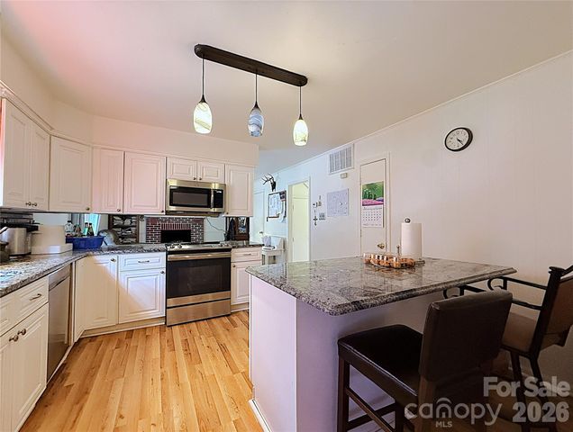 6824 Marlbrook Drive, Charlotte, NC 28212