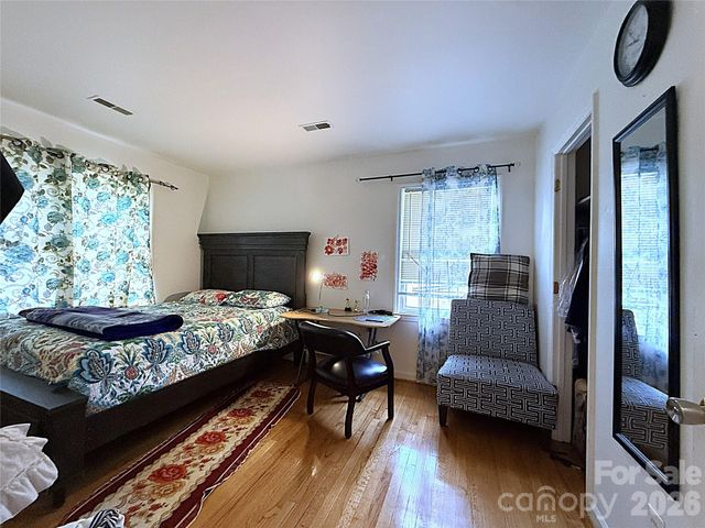 6824 Marlbrook Drive, Charlotte, NC 28212