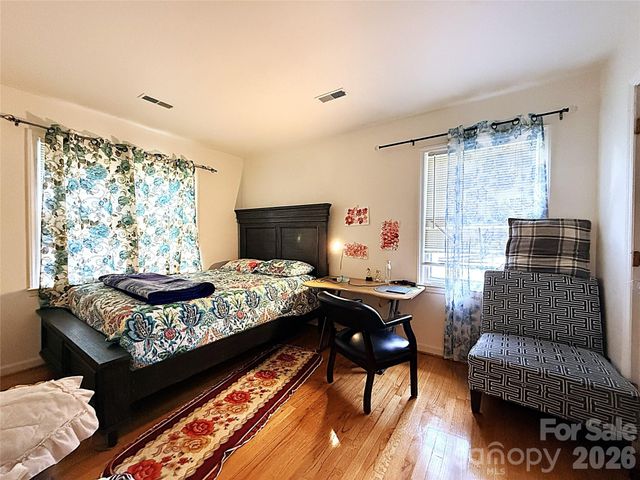 6824 Marlbrook Drive, Charlotte, NC 28212