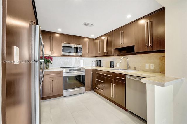 3675 N Country Club Dr 2310, Aventura, FL 33180