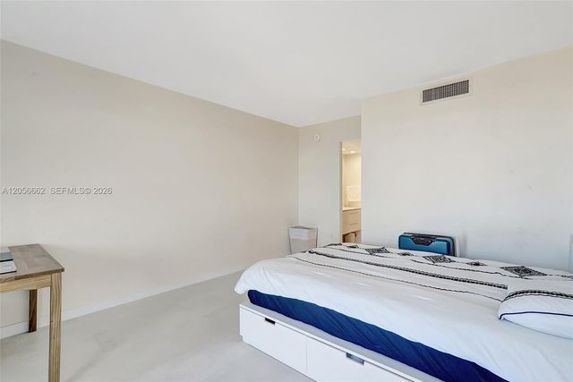 3675 N Country Club Dr 2310, Aventura, FL 33180
