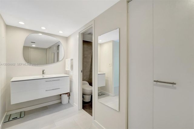 3675 N Country Club Dr 2310, Aventura, FL 33180