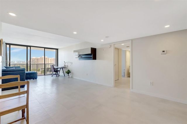 3675 N Country Club Dr 2310, Aventura, FL 33180