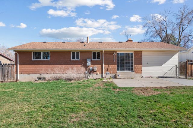 876 E CHARIOT DR, Sandy, UT 84094