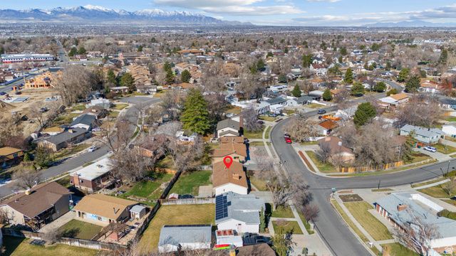 876 E CHARIOT DR, Sandy, UT 84094