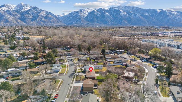 876 E CHARIOT DR, Sandy, UT 84094