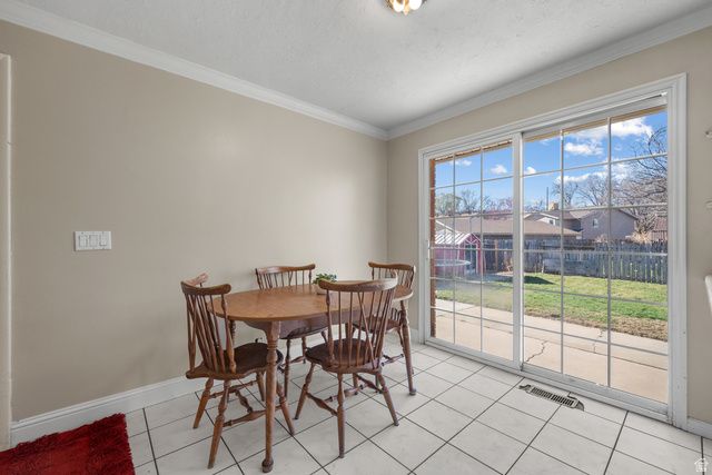 876 E CHARIOT DR, Sandy, UT 84094