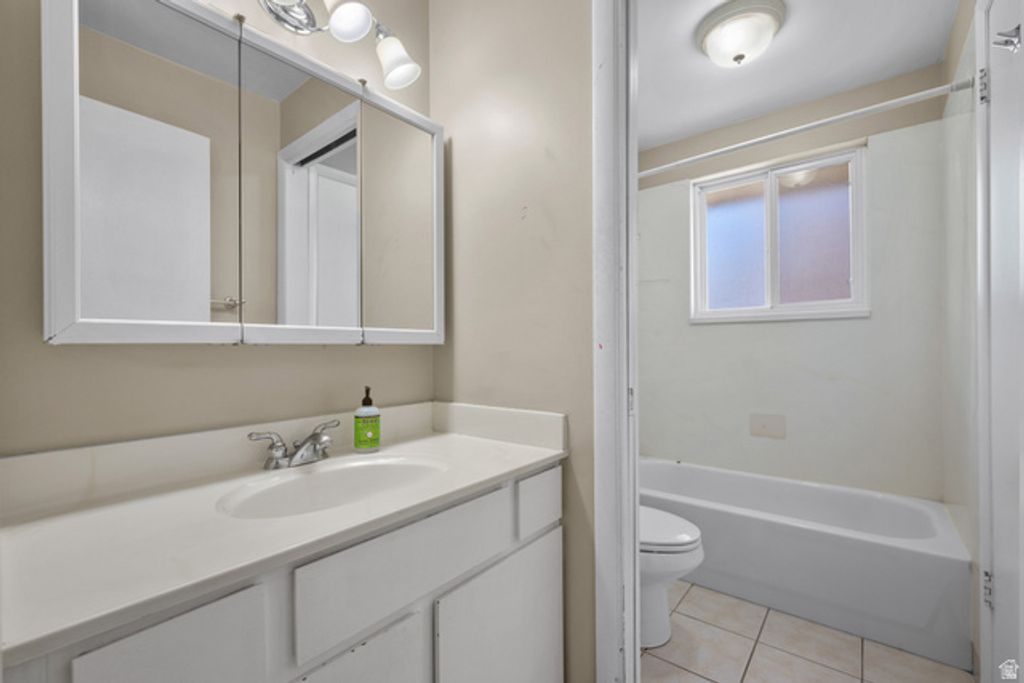 Image 14 of property listing at 876 E CHARIOT DR, Sandy, UT 84094