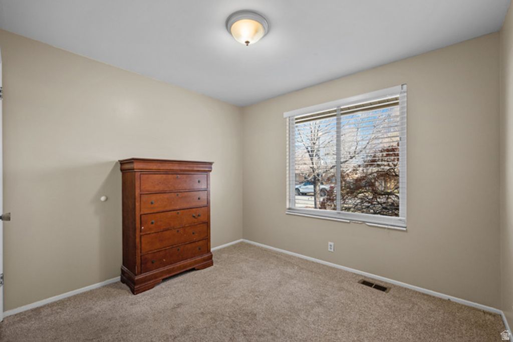 Image 15 of property listing at 876 E CHARIOT DR, Sandy, UT 84094