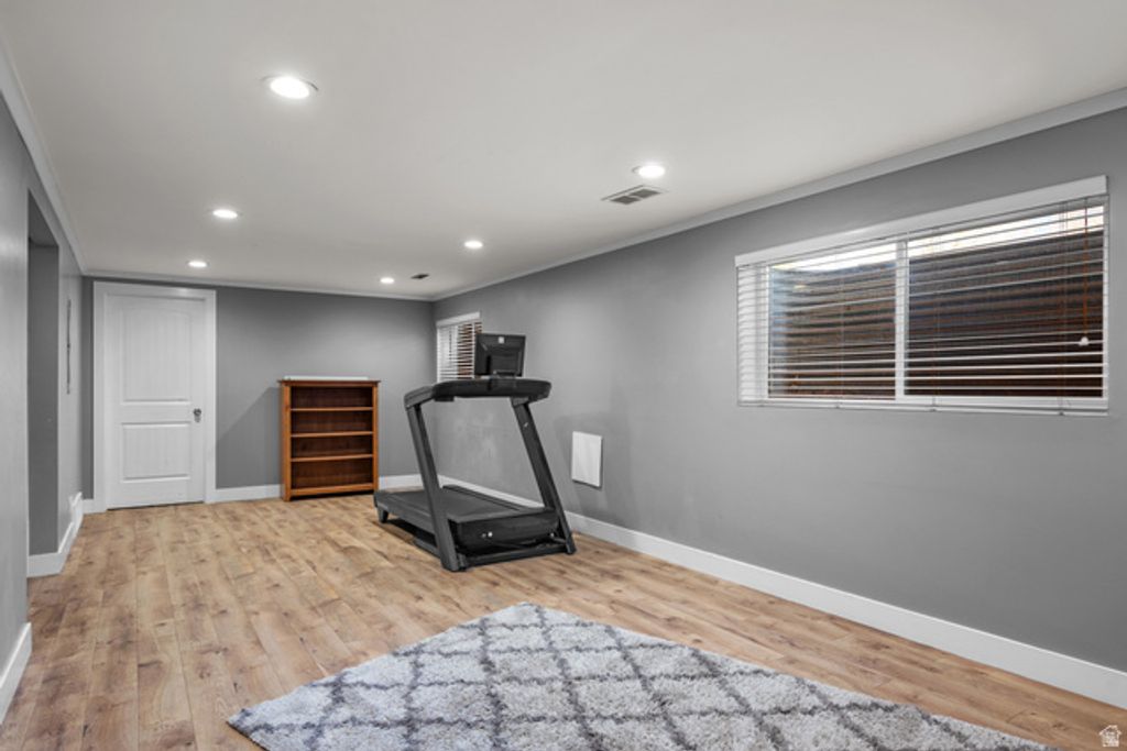 Image 18 of property listing at 876 E CHARIOT DR, Sandy, UT 84094