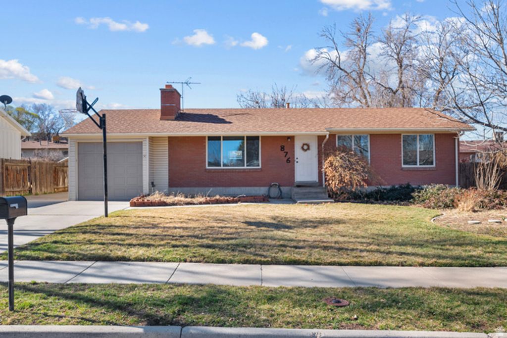 Image 3 of property listing at 876 E CHARIOT DR, Sandy, UT 84094