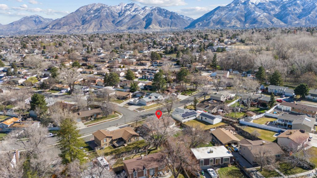 Image 30 of property listing at 876 E CHARIOT DR, Sandy, UT 84094