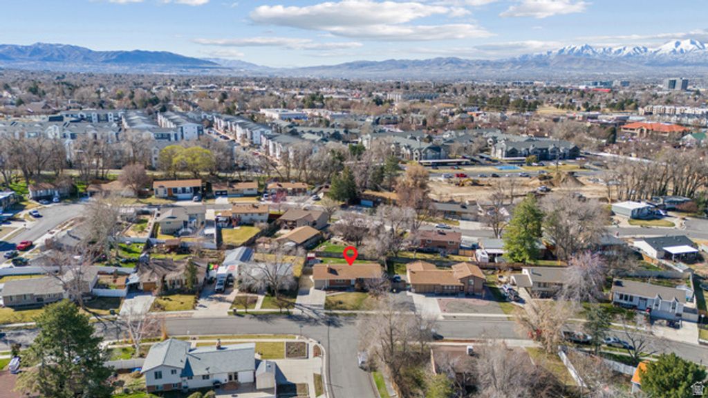 Image 35 of property listing at 876 E CHARIOT DR, Sandy, UT 84094