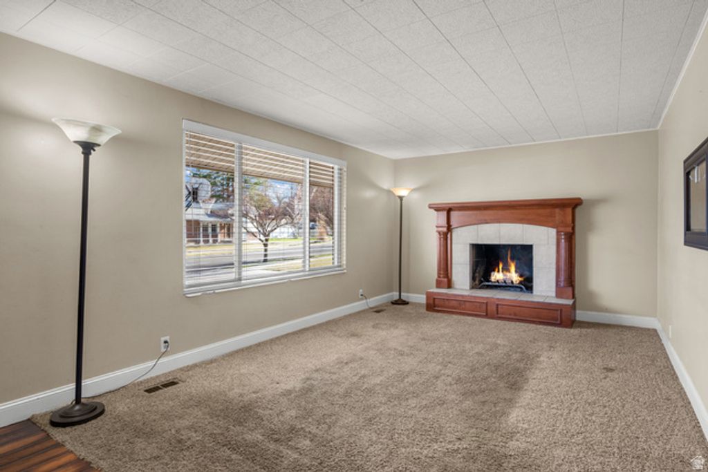 Image 5 of property listing at 876 E CHARIOT DR, Sandy, UT 84094