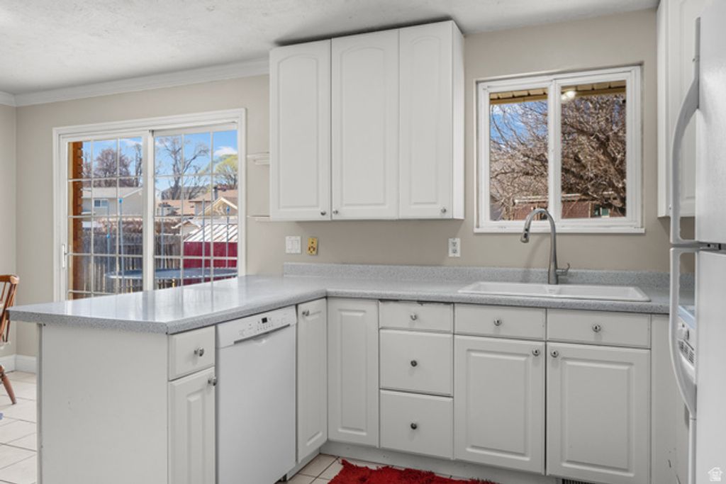 Image 10 of property listing at 876 E CHARIOT DR, Sandy, UT 84094