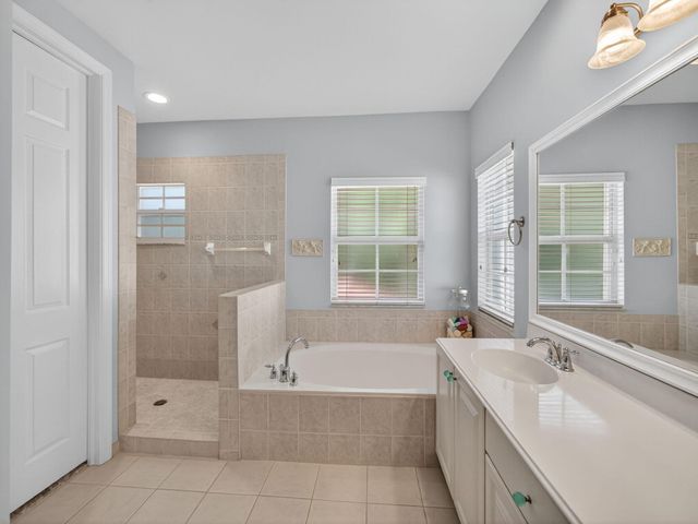 631 Moondancer Court, Palm Beach Gardens, FL 33410